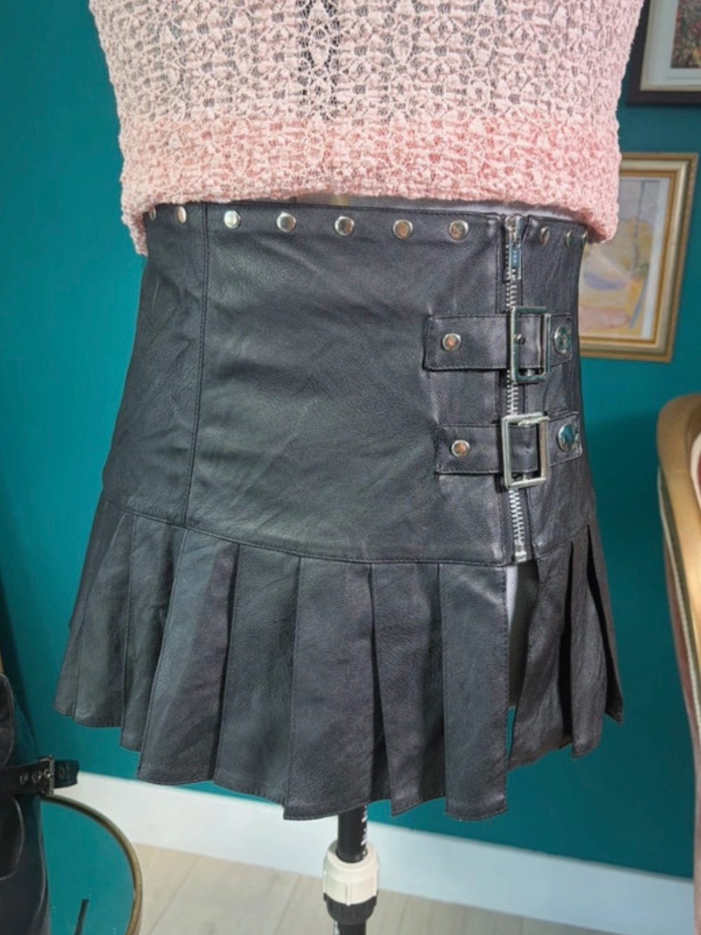 I.Am.Gia Black Buckle Pleated Mini Skirt Size XL